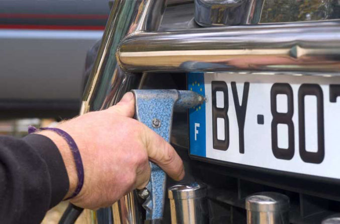 Pose des plaques à Tarbes